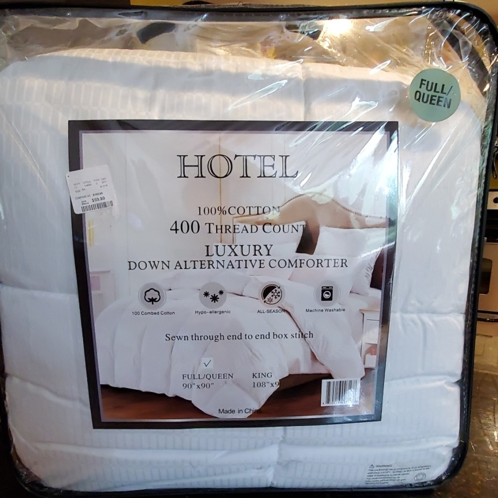 Hotel Comforter